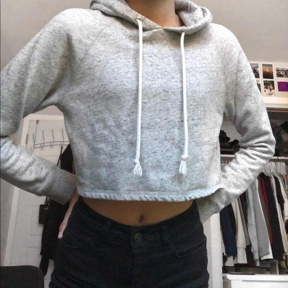 GREY CROPPED HOODIE